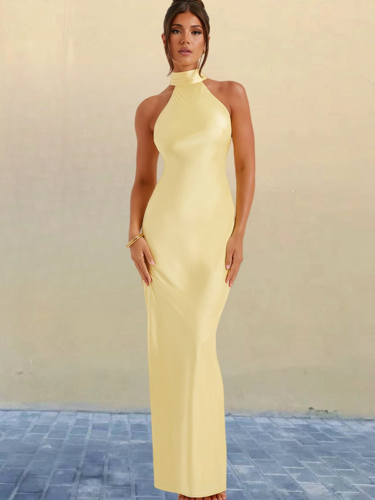 ZEYNEP | Elegantes Satin-Maxikleid mit Halter-Ausschnitt – Isabels Modehaus