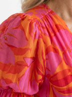 Willow | Blumiger V-Ausschnitt Midi-Kleid mit Puffärmeln – Isabels Modehaus (Bild 2)