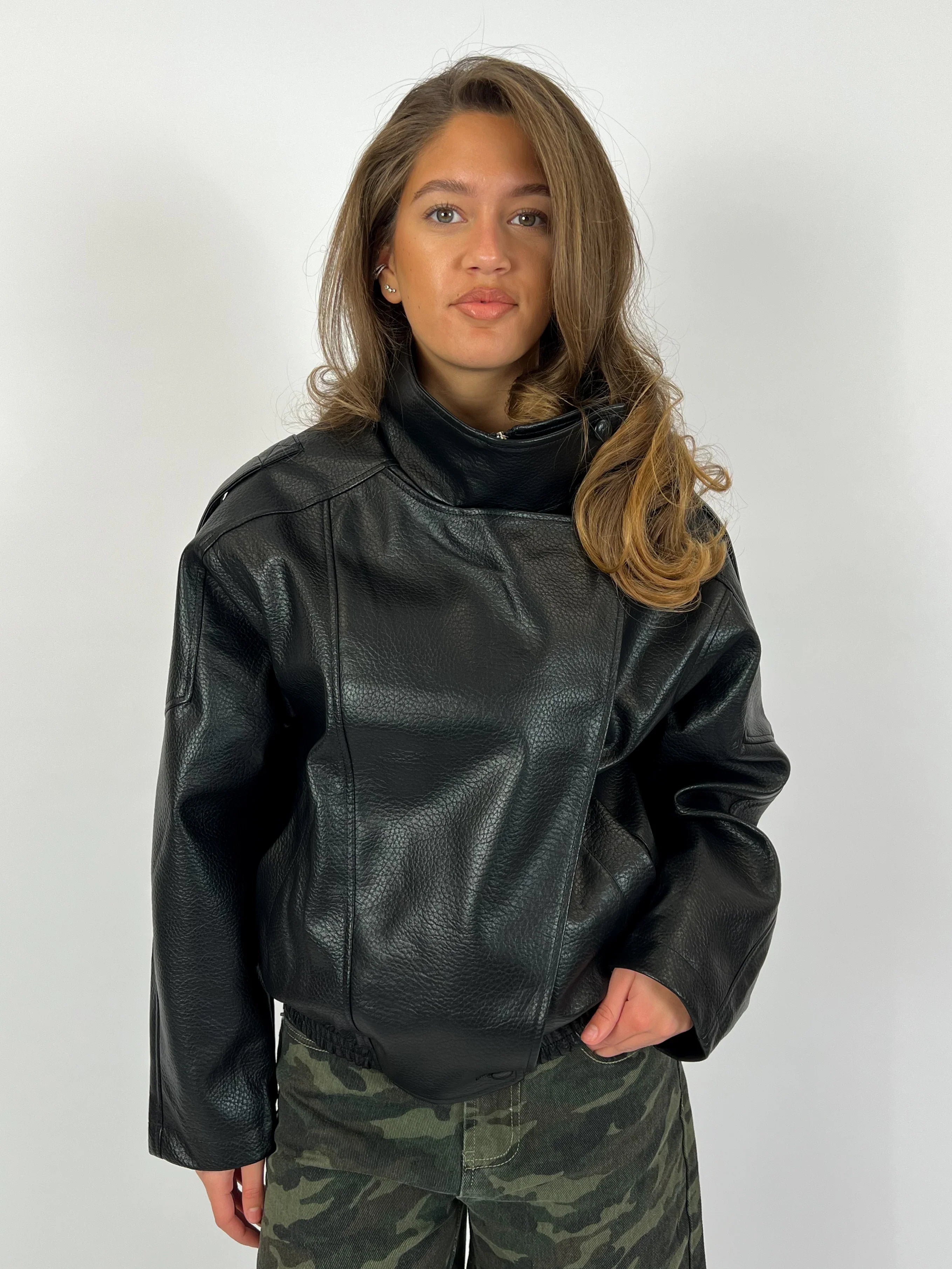 Lauren | Oversized Kunstlederjacke – Isabels Modehaus