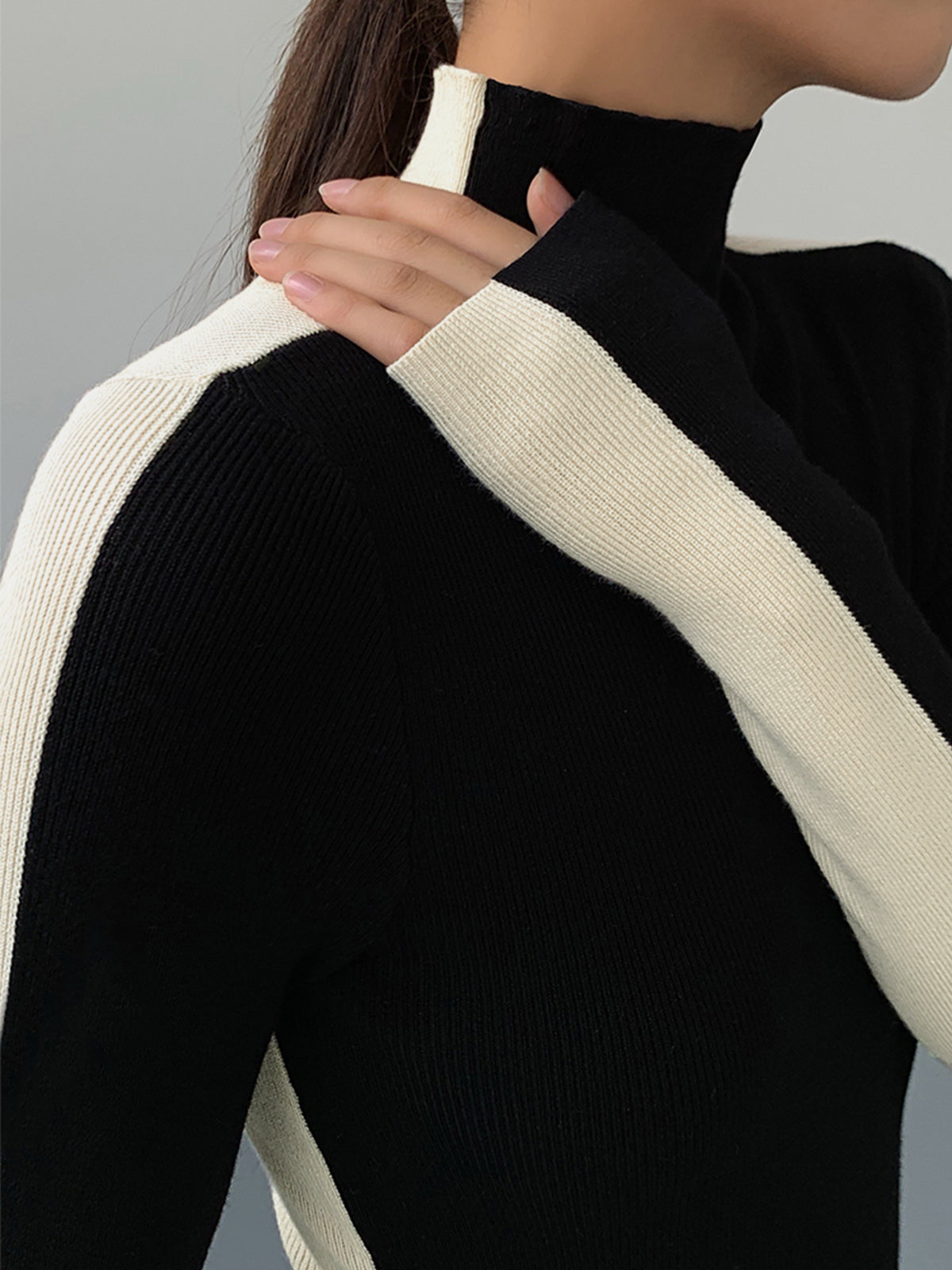 Kiara | Zweifarbiger Feinstrickpullover