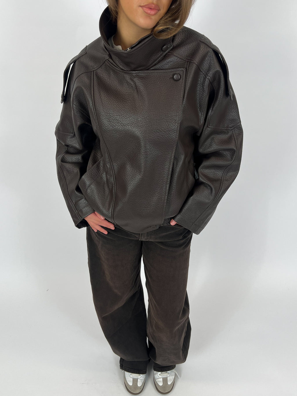 Lauren | Oversized Kunstlederjacke – Isabels Modehaus (Bild 9)