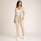 Aleli | Lässiges Anzug-Set mit sportlichem Akzent – Isabels Modehaus