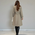 Mandy | Eleganter Trenchcoat – Isabels Modehaus (Bild 5)